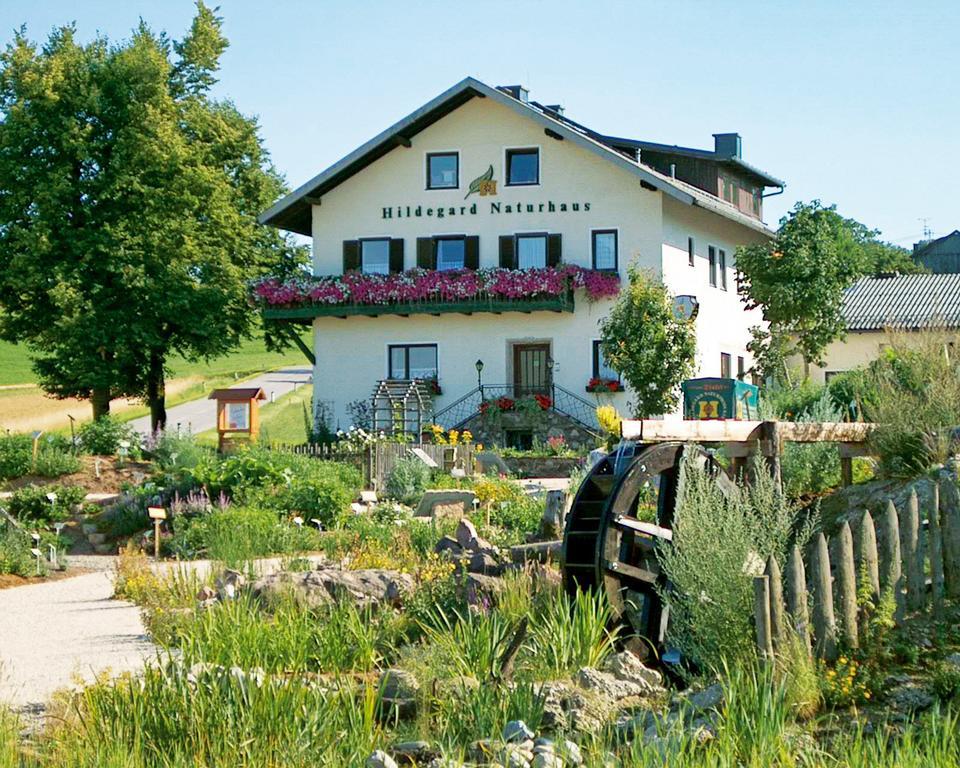 Hildegard Naturhaus Kirchberg bei Mattighofen Exterior photo