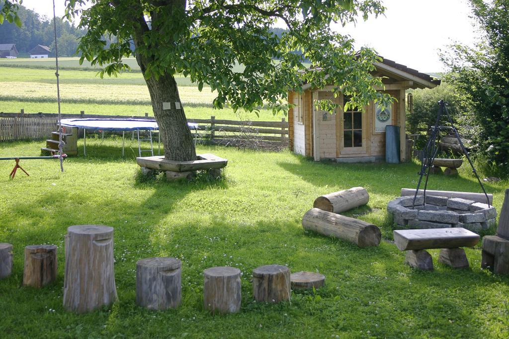Hildegard Naturhaus Kirchberg bei Mattighofen Exterior photo
